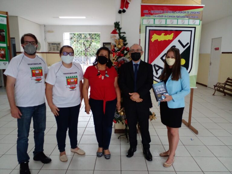 Ex-aluno da FACAL, auditor federal no Tribunal de Contas da União (TCU) em Brasília, visita a instituição